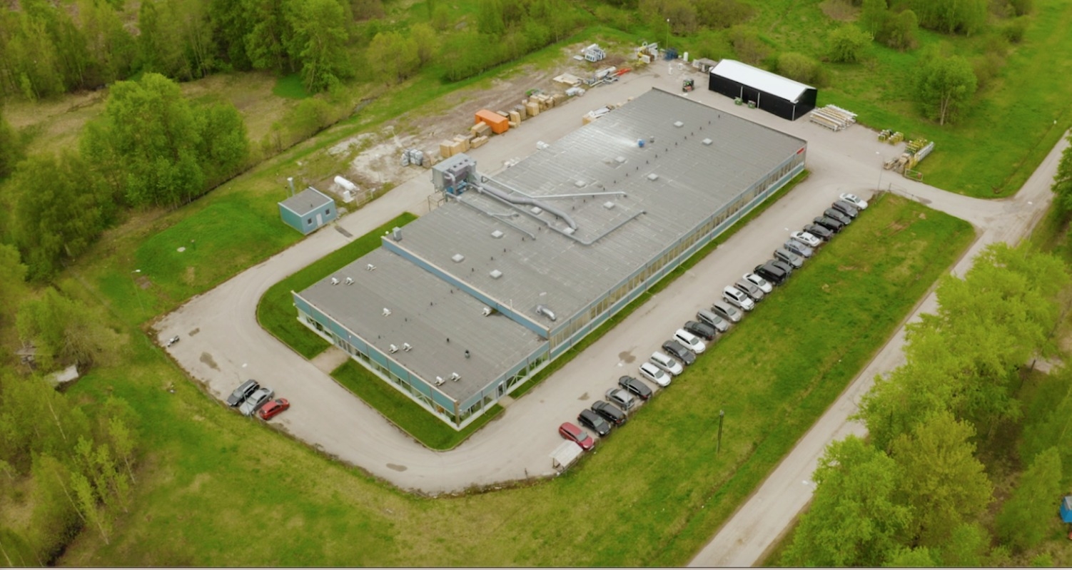 Luftbildaufhnahme unser Fabrik direkt am Estnischen Kiefernwald